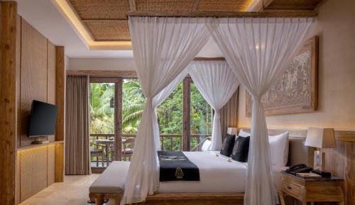 Suite with Garden View