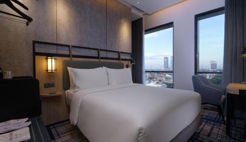 Premium Superior Queen Room - City Side