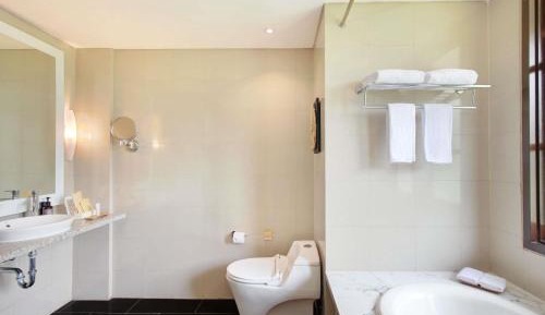 One-Bedroom Suite with Balcony