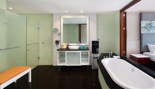 Deluxe King Room with Balcony and View