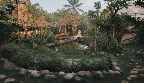 Joglo Lodge Garden View (3 pax) with Free Scheduled Yoga Class (on Saturday)