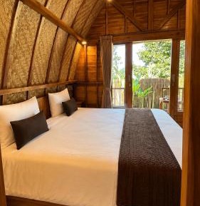 Deluxe Double Room (2 Adults + 1 Child)