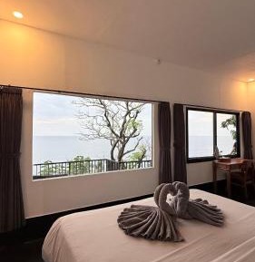 Deluxe Double Room with Balcony and Sea View