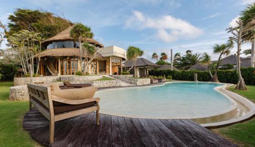 Three-Bedroom Villa with Private Pool and Sea View