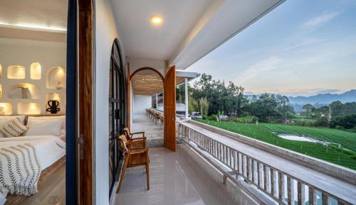 Suite with Mountain View