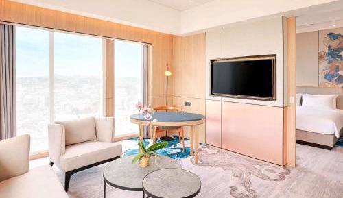Deluxe King Suite with River View 