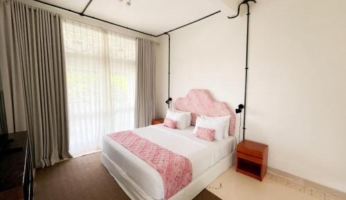 One-Bedroom Apartment with Sea View