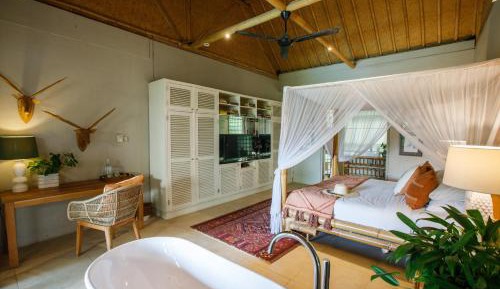 King Suite with Pool View