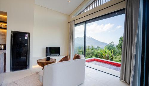 One Bedroom Premium Heated Pool Villa with Free Daily Two Bottles Beer
