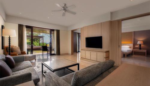 King Pool Suite
