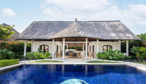 Two-Bedroom Villa with Private Pool and Bathtub