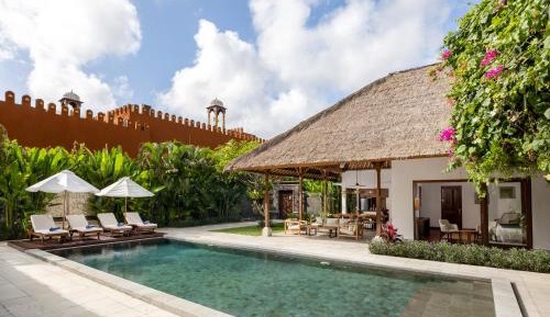 Premier Three-Bedroom Villa and Bathtub