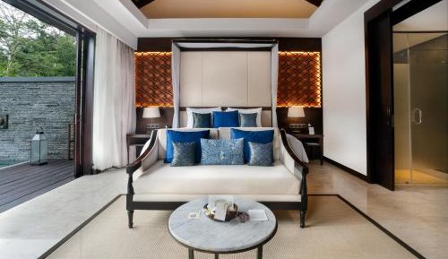 One-Bedroom Villa with Private Heated Pool, Complimentary One-time Floating Breakfast and Daily Usage Steam Sauna and Ice Bath