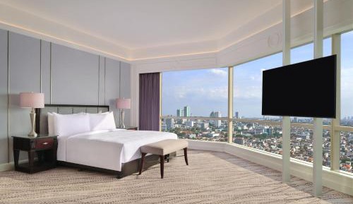 Junior King Suite with Skyline View - Executive Lounge Access