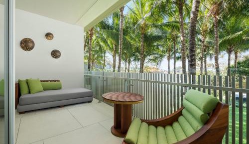 Superior Garden View, Guest room, 1 King, Balcony