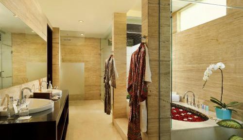Christmas Eve Offer with 1 Time Dinner - Ocean Suite with Jacuzzi
