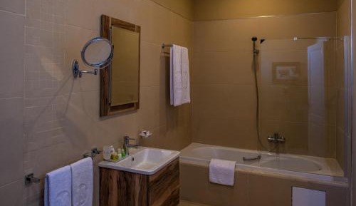 Junior Suite (2 Adults)