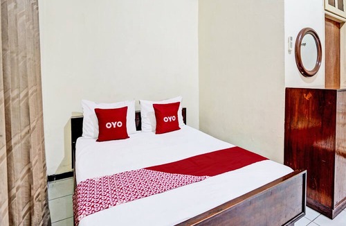 Lamongan Hotel | OYO 91198 Hotel Mahkota 2 Lamongan