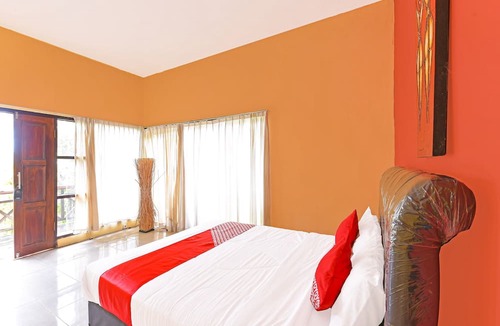 Temukus Hotel | OYO 91191 Lovina Dolphin Lodge