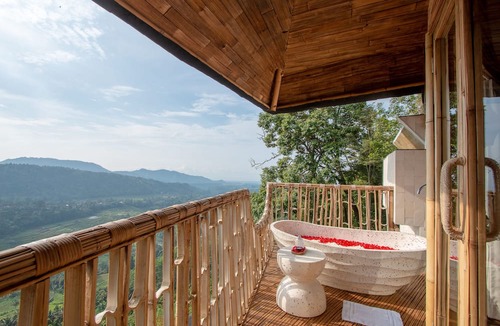 Klungkung Villa | The Floating Treehouse Villa By Avana - A Dreamy Treehouse with a View