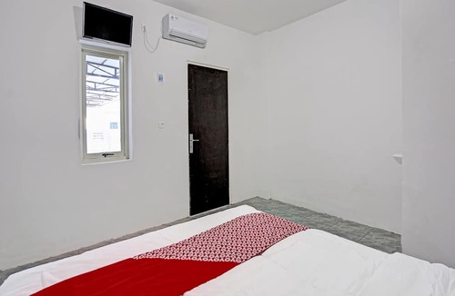 Gresik Hotel | OYO LIFE 91594 Bungah Residence Syariah
