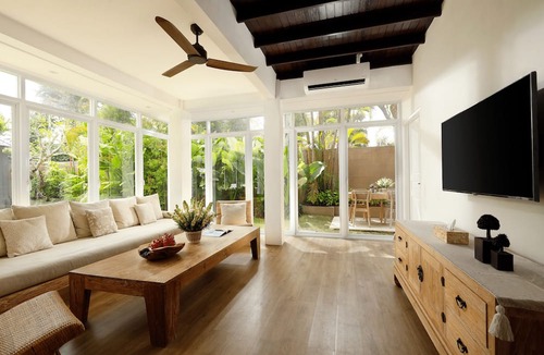 Sunset Road Villa | Swarna Villa by Nakula