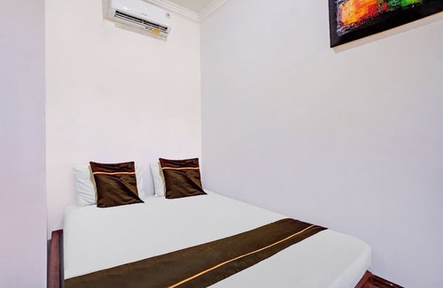 Lamongan Hotel | Super OYO 3702 Homestay Bougenville Syariah