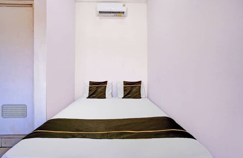 Lamongan Hotel | Super OYO 3702 Homestay Bougenville Syariah