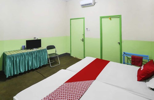 Tenggarong Hotel | OYO 90825 Hotel Lizha 2