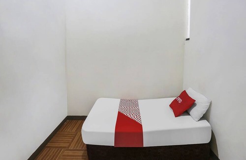Tenggarong Hotel | OYO 90825 Hotel Lizha 2