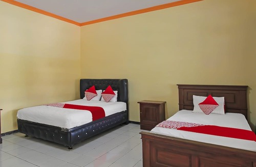 Nganjuk Hotel | OYO 1984 Hotel Istana Family Syariah