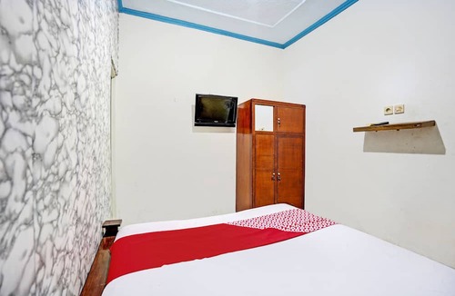 Kalipuro Hotel | OYO 92816 Ana Homestay