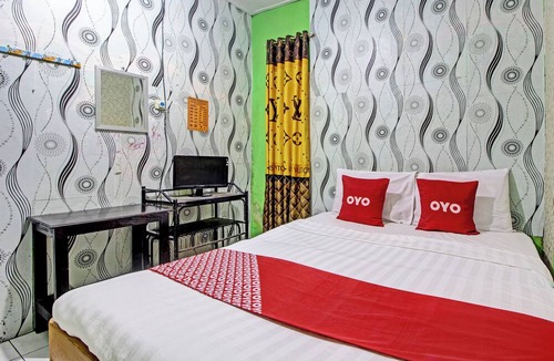 Karanganyar Hotel | OYO 92759 Penginapan Piji Kembar