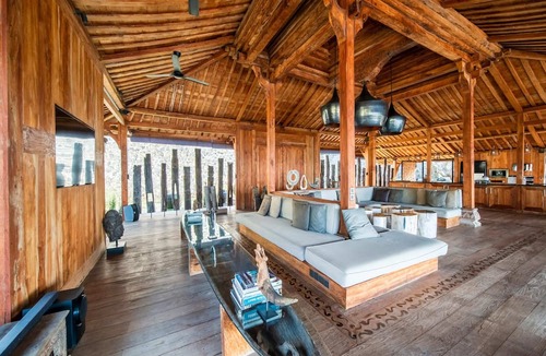 Cempaga House | Palatial Wooden Villa, 4br, Lovina