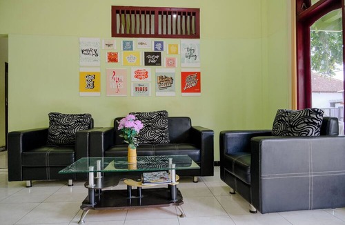 Tulungagung Hotel | Oyo 2508 Alba Suites Homestay