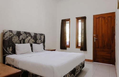 Kalipuro Hotel | Hotel Mahkota Plengkung