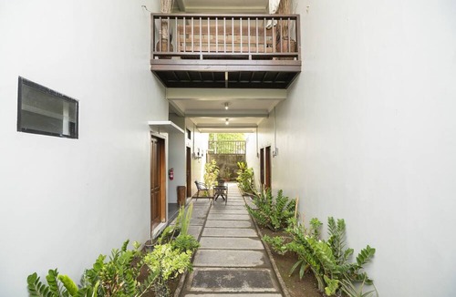 Sunset Road Hotel | Hotel O Panen House