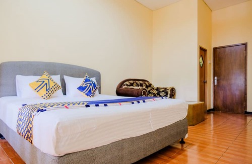Briket Hotel | SPOT ON 2448 Hotel Tlogorejo 2