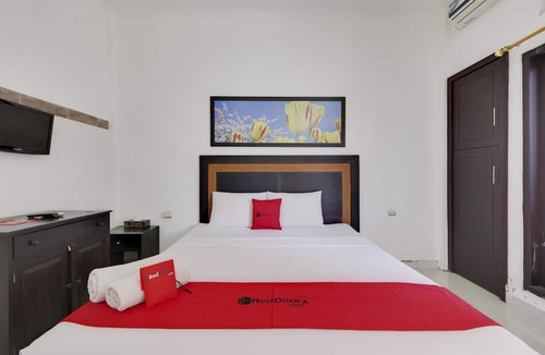 Denpasar Barat Hotel | RedDoorz near Stadion Kompyang Sujana Bali
