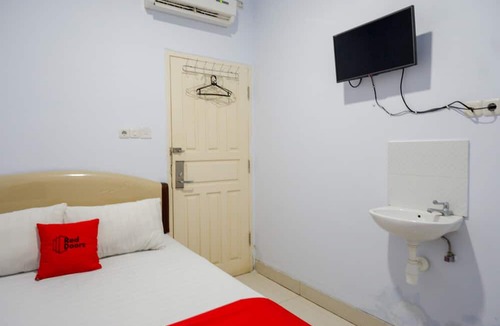 Buton Babau House | RedDoorz @ Hotel Bravo Pantai Kamali Bau Bau