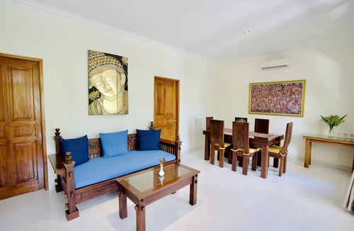 Gretek Hotel | Poinciana Resort Bali