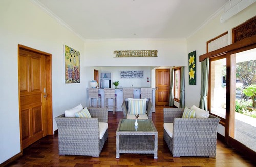 Gretek Hotel | Poinciana Resort Bali