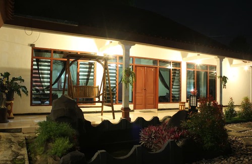 Wonosari Bed & Breakfast | Marry Ind Vila & Guest House Gunung Kawi Malang