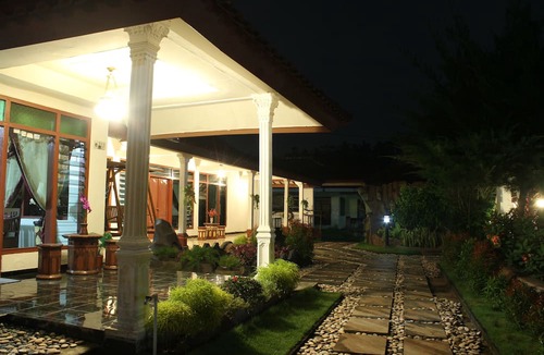 Wonosari Bed & Breakfast | Marry Ind Vila & Guest House Gunung Kawi Malang