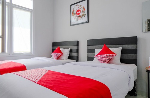 Jember Hotel | OYO 995 Alice's Homestay Syariah
