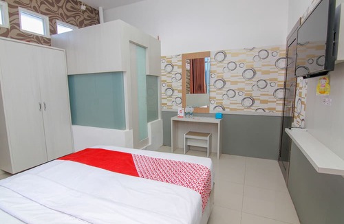 Palu Hotel | OYO 861 R Four Hotel