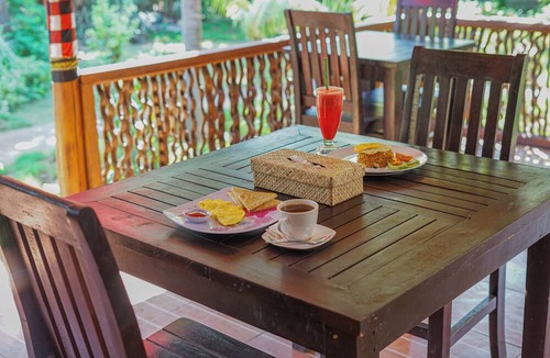 Pejarakan House | Made Taro Menjangan Homestay