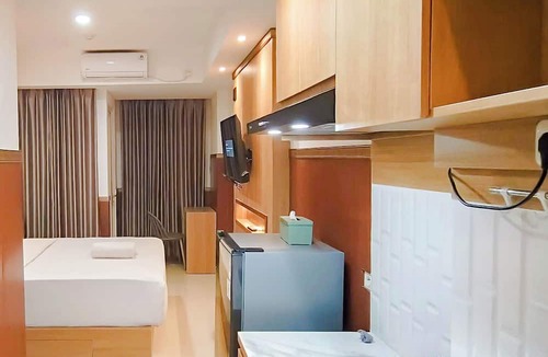Biringkanya Apartment | Wooden Touch Studio At Tamansari Skylounge Makassar Apartment