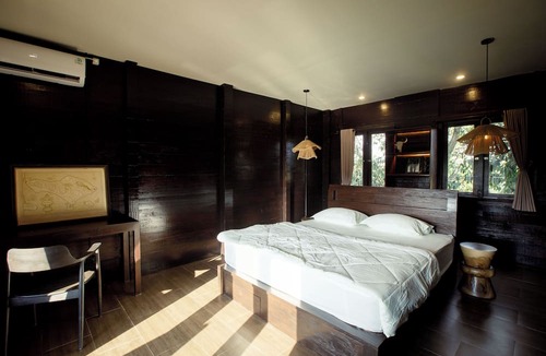 Beraban Hotel | Alpha Wolf Lodge