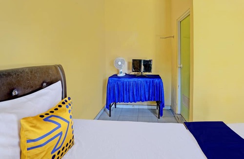 Banyuwangi Hotel | SPOT ON 92480 Iwn Homestay Syariah